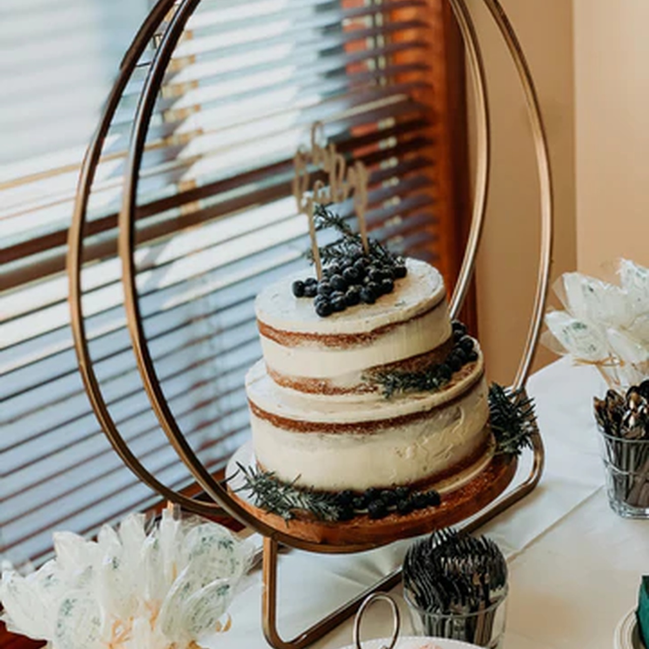 Gold circle cake stand